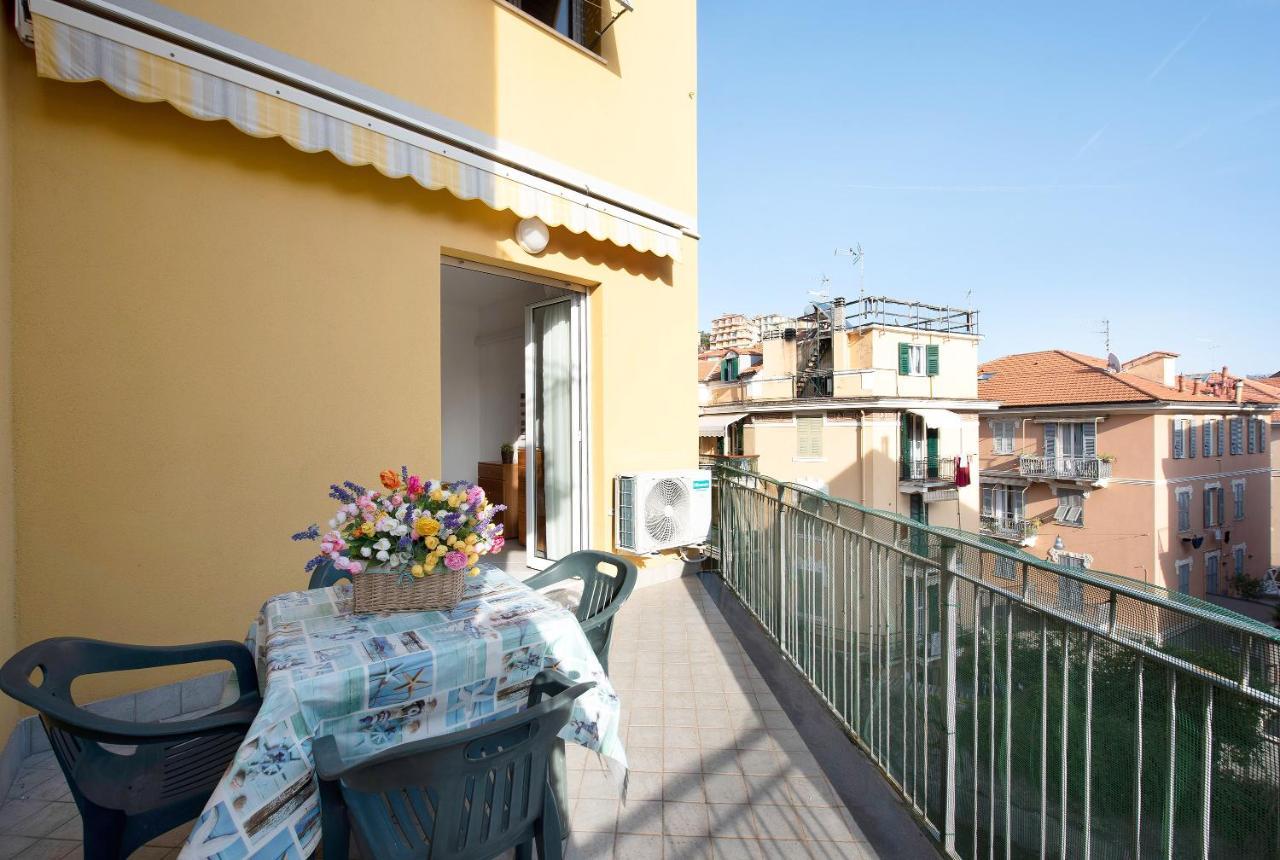 Trilocale Mazzini Con 2 Balconi Daire Varazze Dış mekan fotoğraf