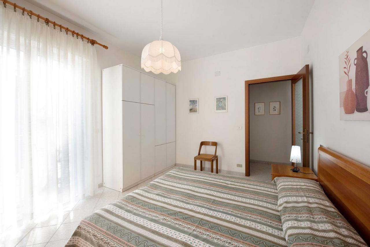 Trilocale Mazzini Con 2 Balconi Daire Varazze Dış mekan fotoğraf