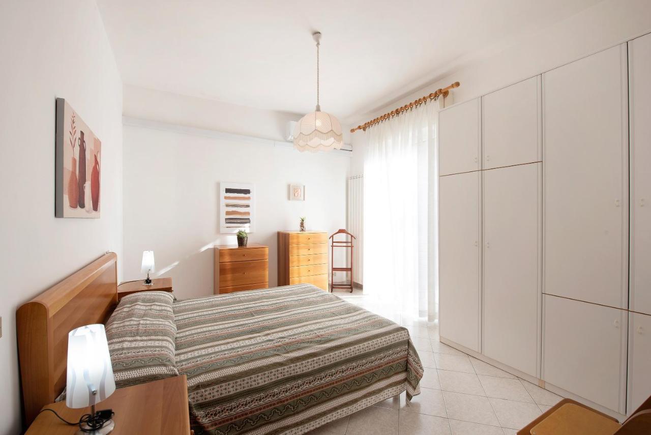 Trilocale Mazzini Con 2 Balconi Daire Varazze Dış mekan fotoğraf